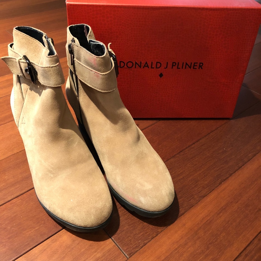 Donald Pliner boots